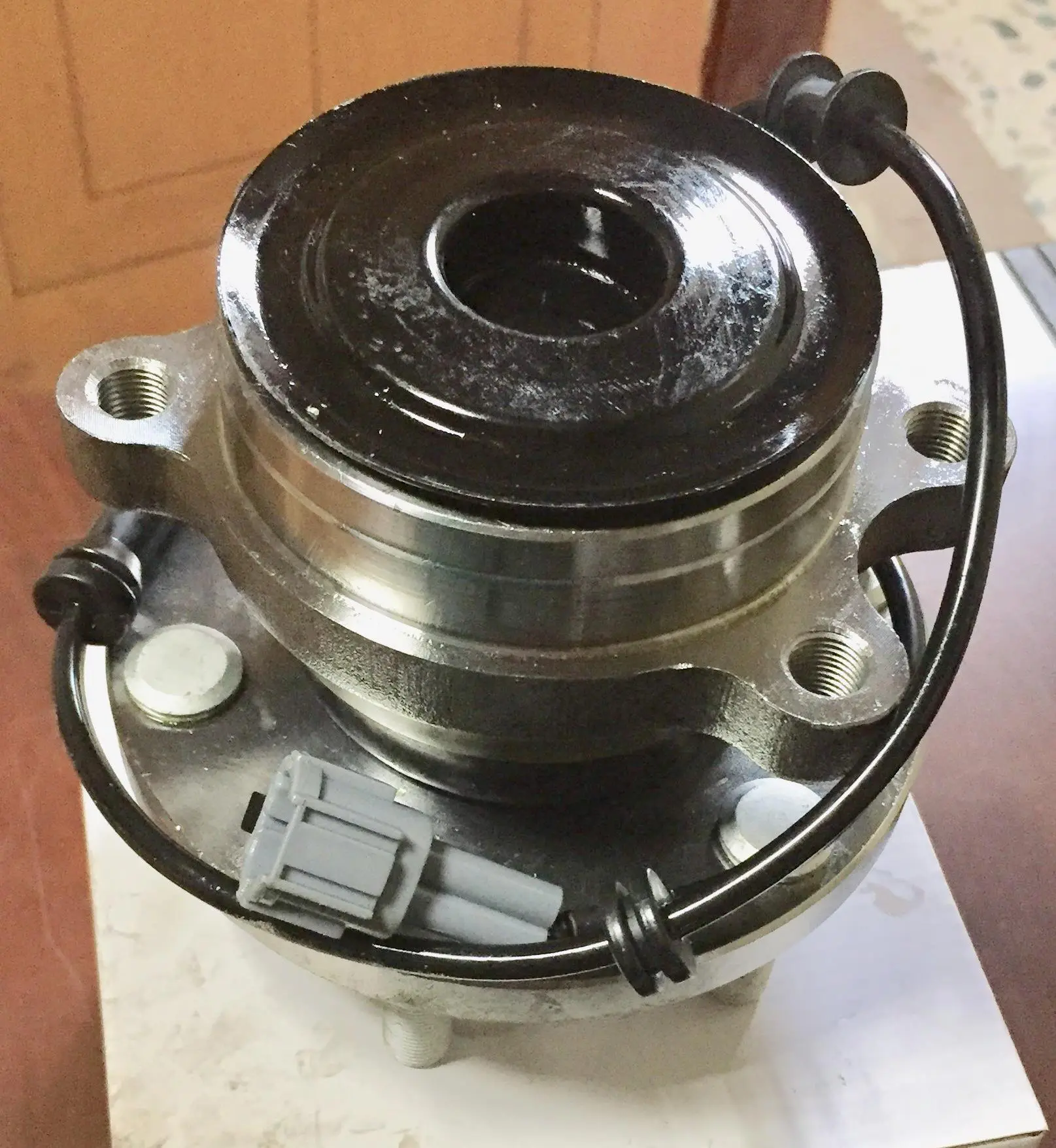 WHEEL HUB