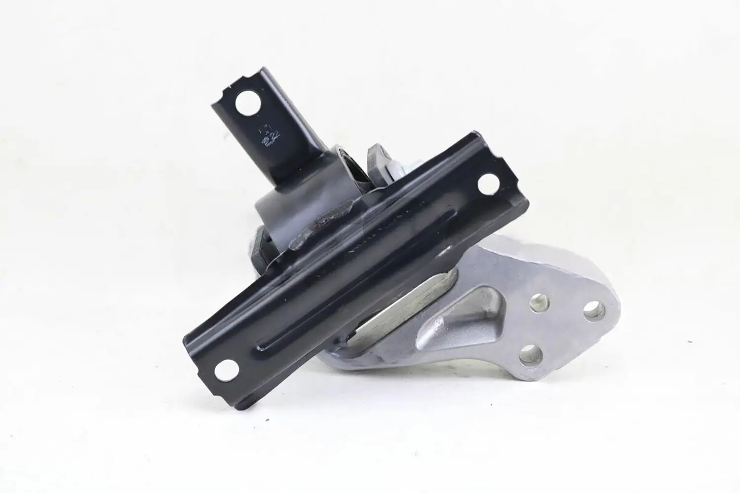 ENGINE MOUNTING INSULATOR