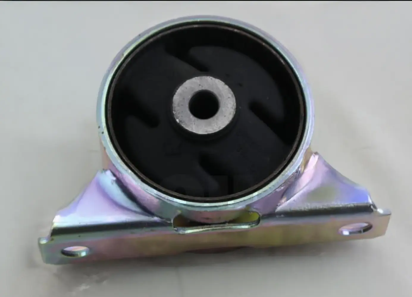 ENGINE MOUNTING INSULATOR