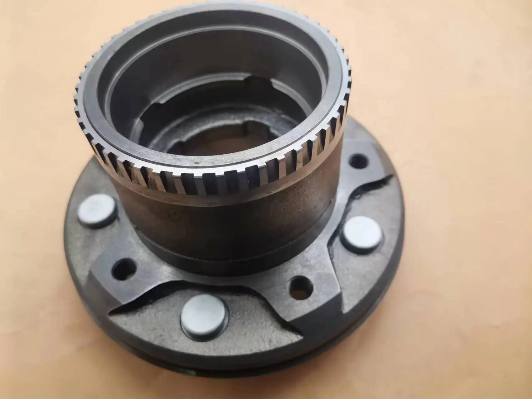 WHEEL HUB