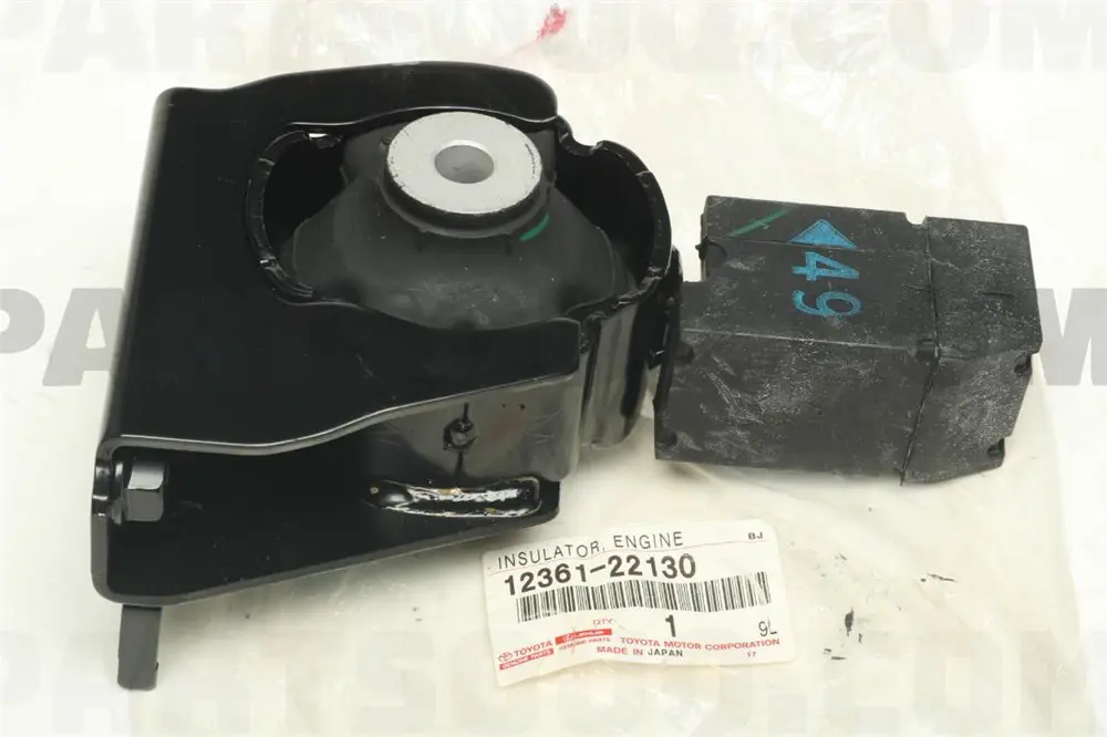 ENGINE MOUNTING INSULATOR