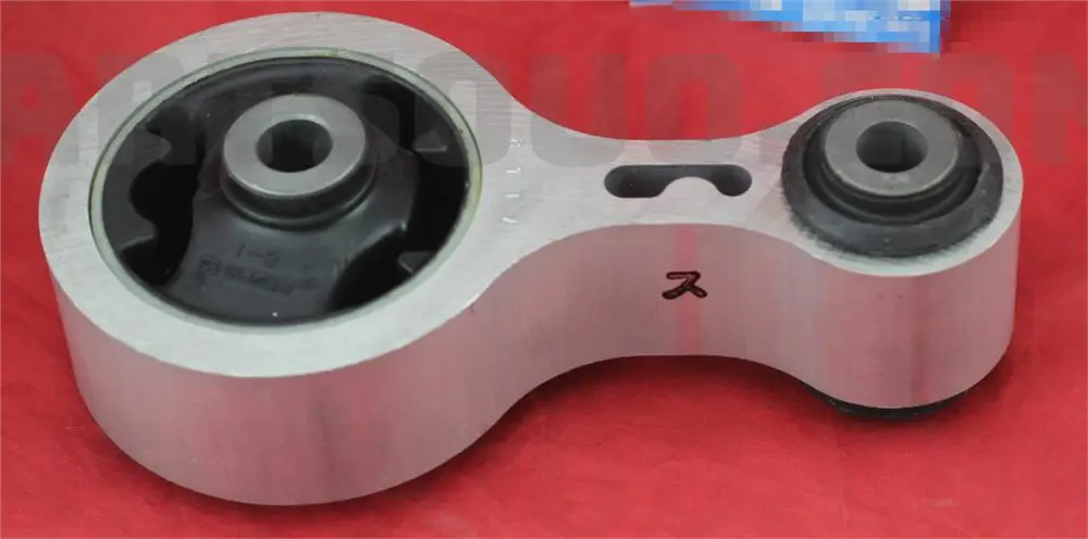 ENGINE MOUNTING INSULATOR