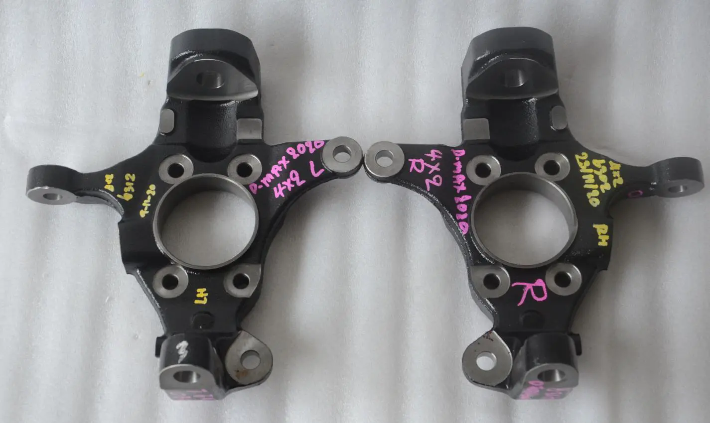 AXLE KNUCKLE
