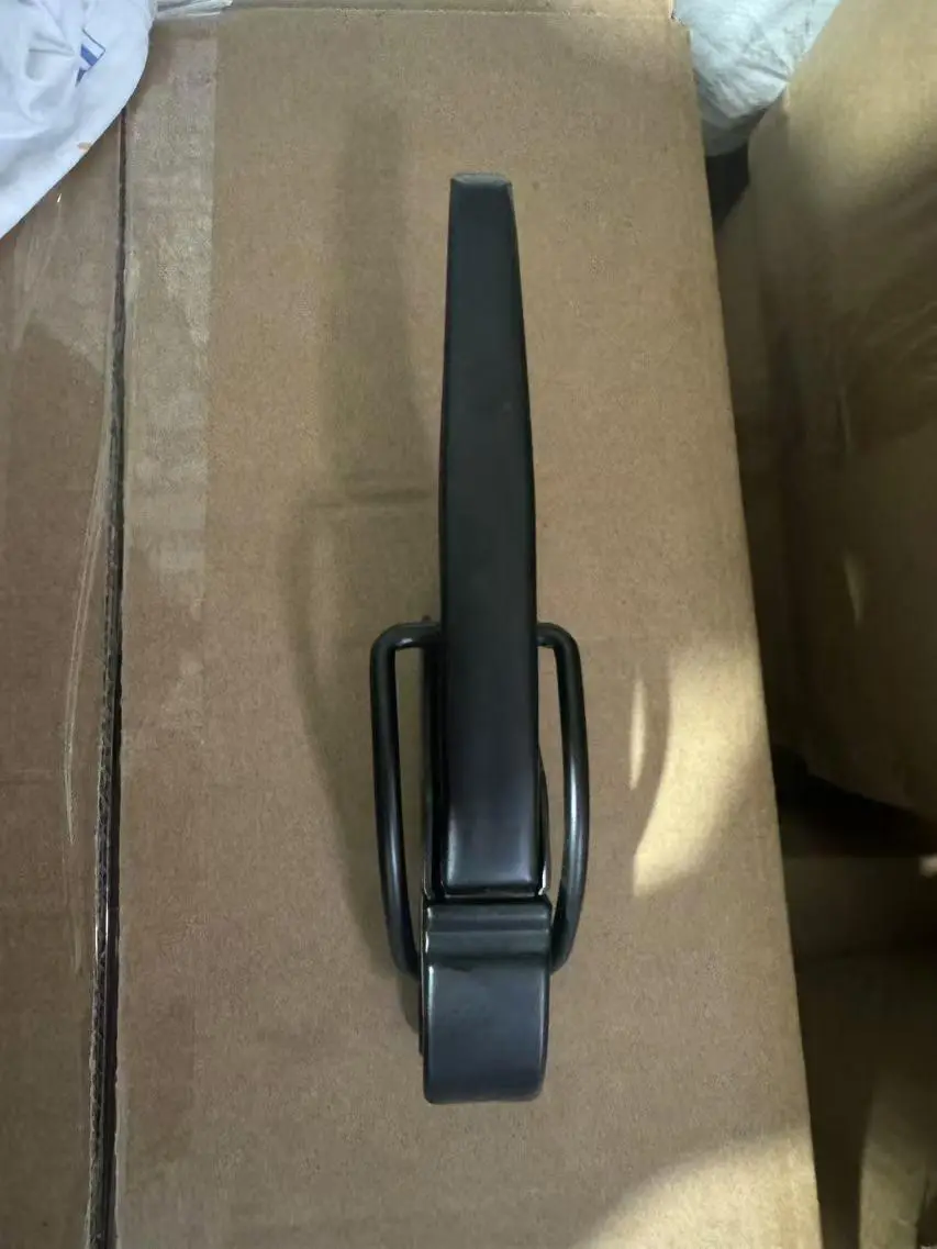 DOOR LATCH STRIKER