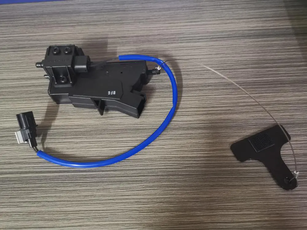 LATCH -FUEL FILLER DOOR